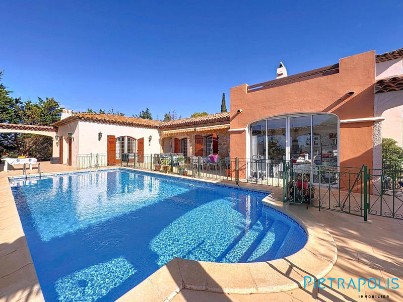Villa - 287 m² - 8 pièces