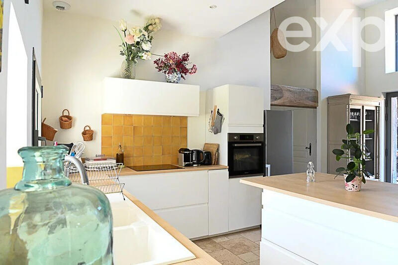 Maison - 330 m² - 13 pièces