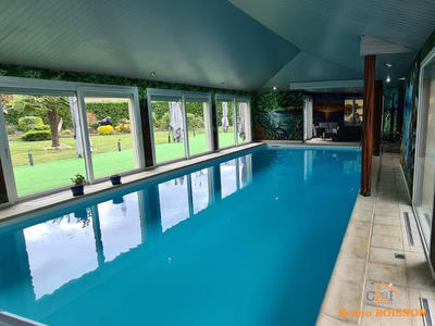 Maison - 317 m² - 8 pièces