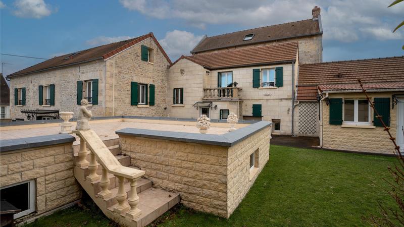 Maison de maîtres - 285 m² - 9 pièces