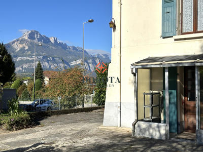 Maison - 92 m² - 5 pièces