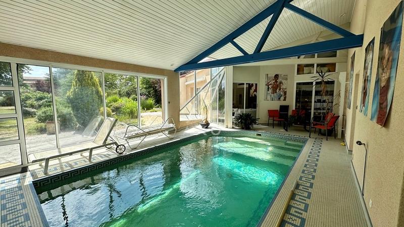 Maison - 233 m² - 7 pièces