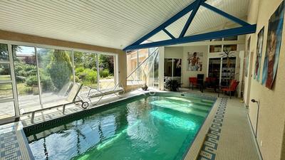 Maison - 233 m² - 7 pièces