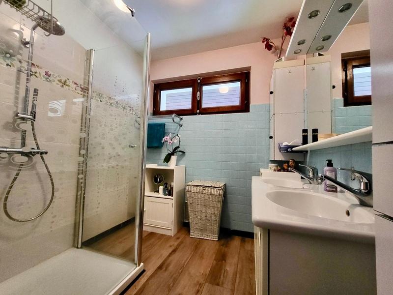 Maison - 241 m² - 9 pièces