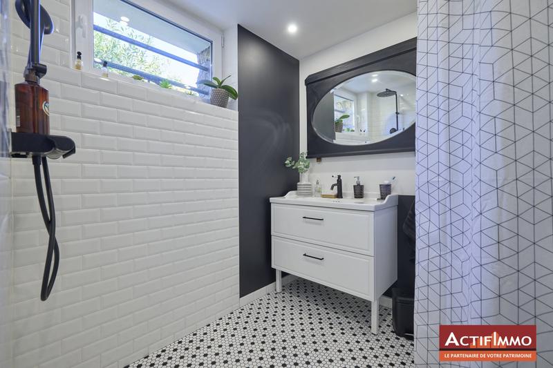 Maison contemporaine - 250 m² - 7 pièces