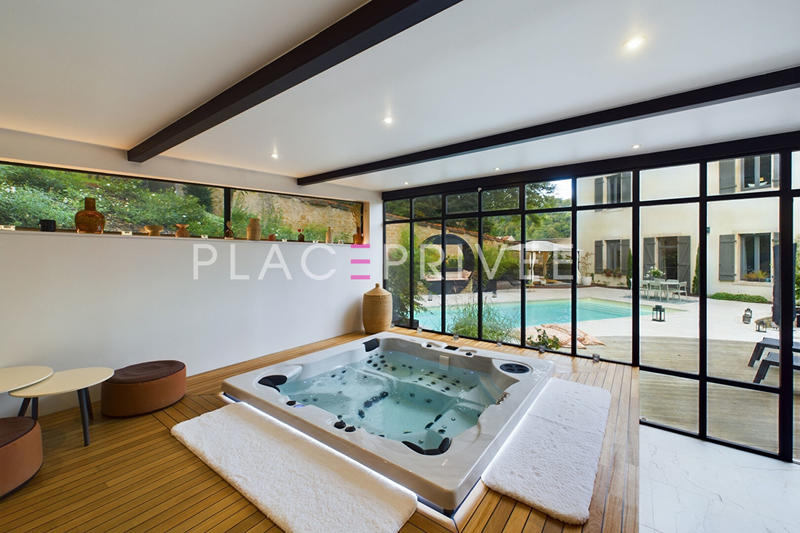 Maison - 272 m² - 10 pièces