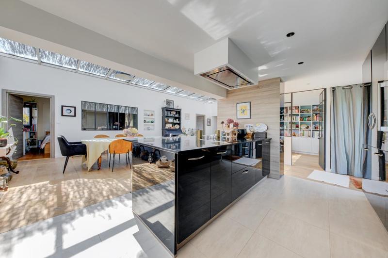 Appartement - 144 m² - 5 pièces