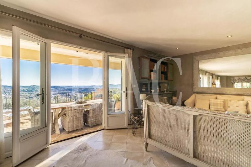 Villa - 250 m² - 6 pièces