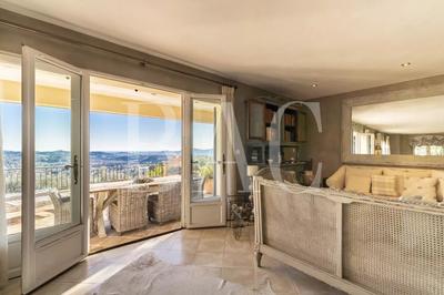 Villa - 250 m² - 6 pièces