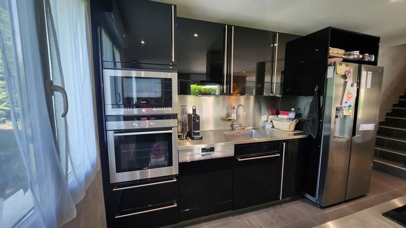 Maison - 220 m² - 5 pièces