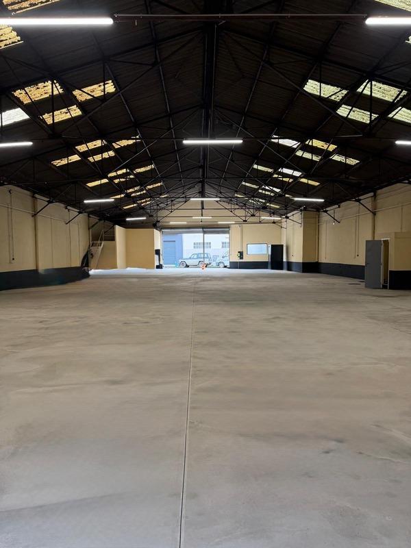 Entrepôt - 700 m² - 3 pièces