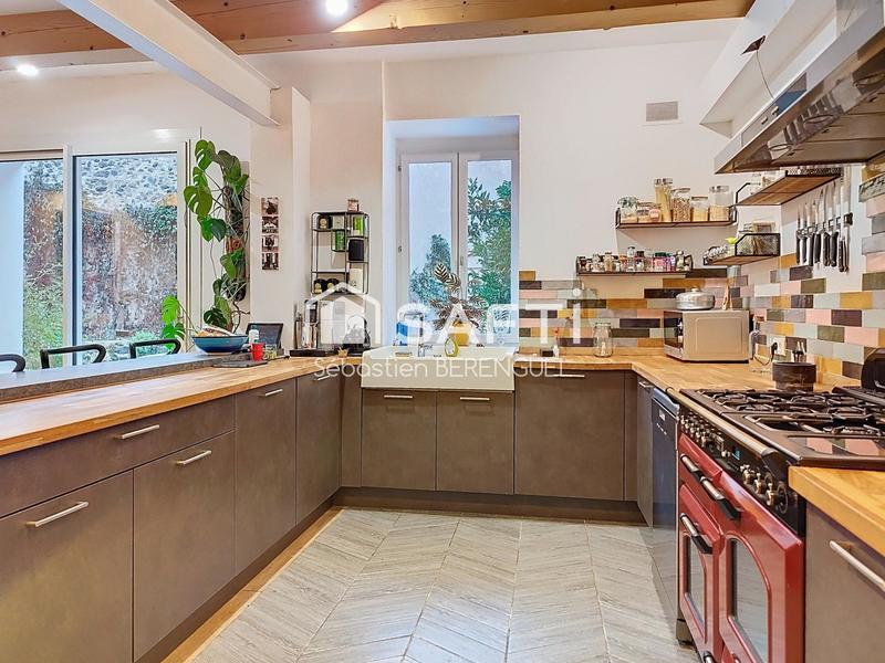 Maison - 316 m² - 11 pièces