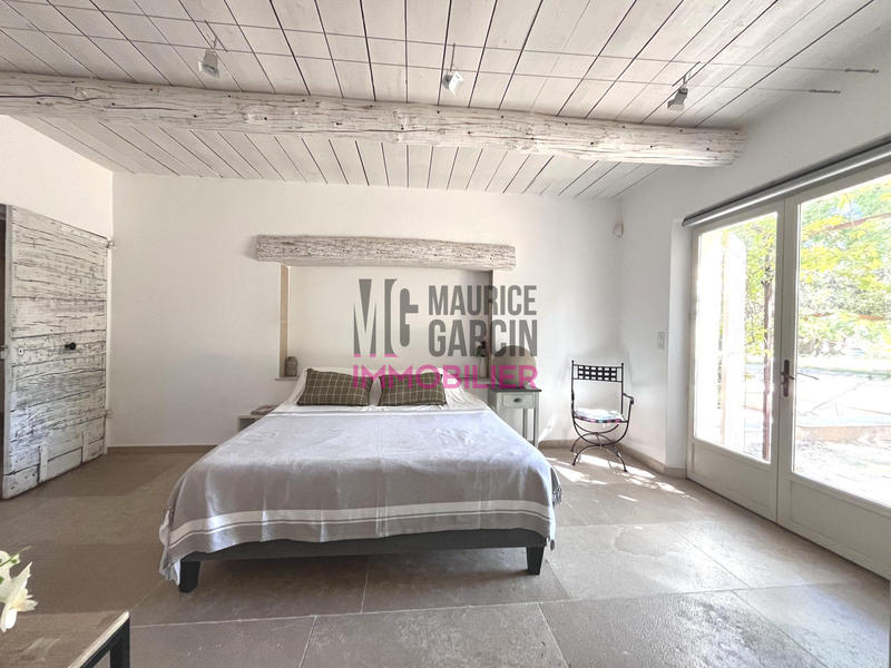 Maison - 220 m² - 7 pièces