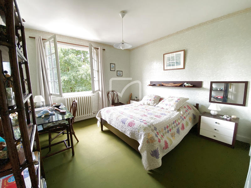 Propriété - 250 m² - 11 pièces