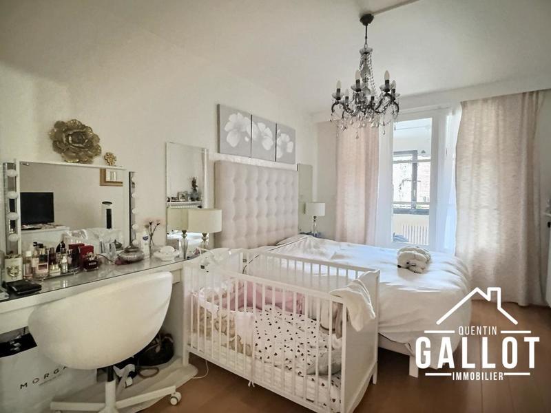 Appartement - 141 m² - 6 pièces