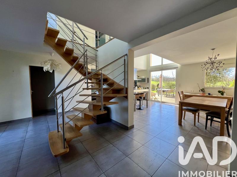 Maison - 198 m² - 8 pièces