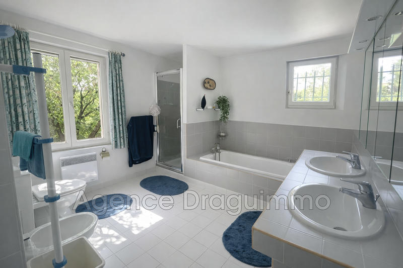 Maison - 218 m² - 6 pièces