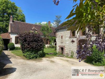 Maison - 250 m² - 9 pièces