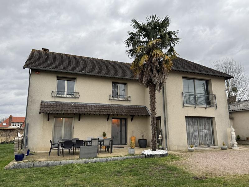 Maison - 210 m² - 6 pièces