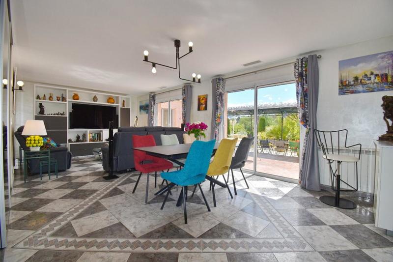 Villa - 284 m² - 6 pièces