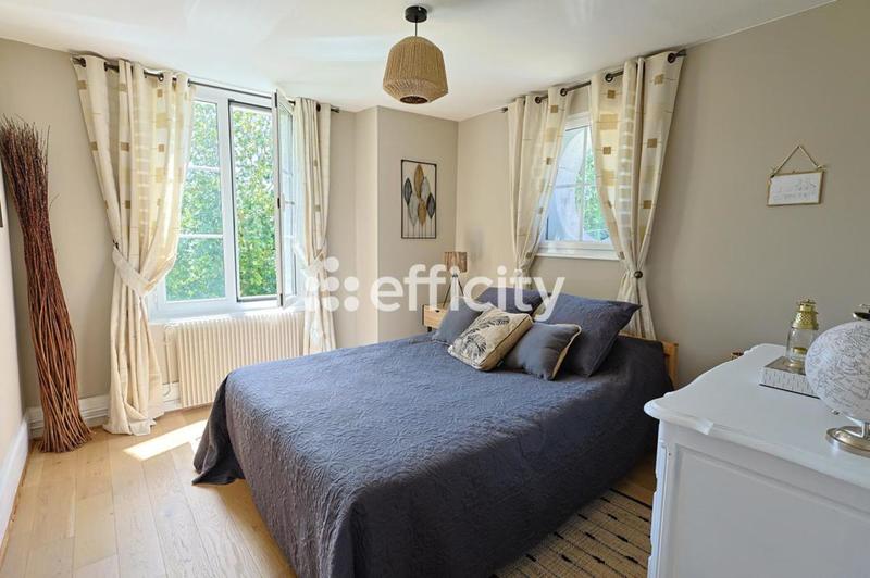 Maison - 229 m² - 9 pièces