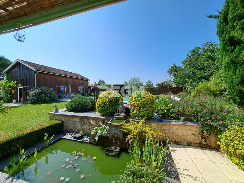 Maison - 264 m² - 9 pièces