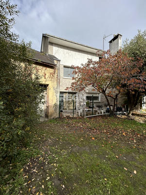 Propriété - 330 m² - 14 pièces