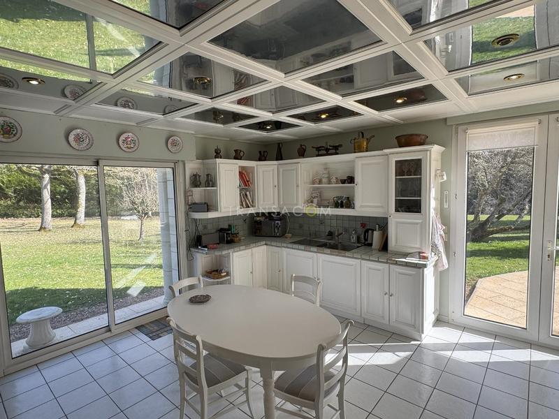 Maison - 300 m² - 8 pièces