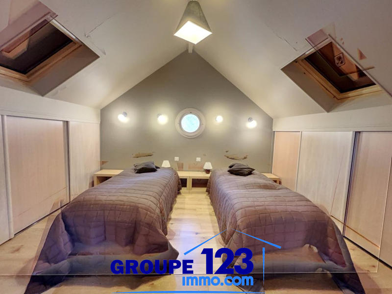 Maison - 373 m² - 8 pièces