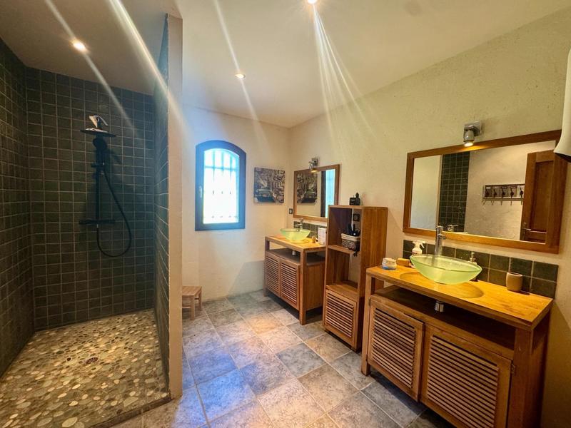 Maison - 206 m² - 7 pièces