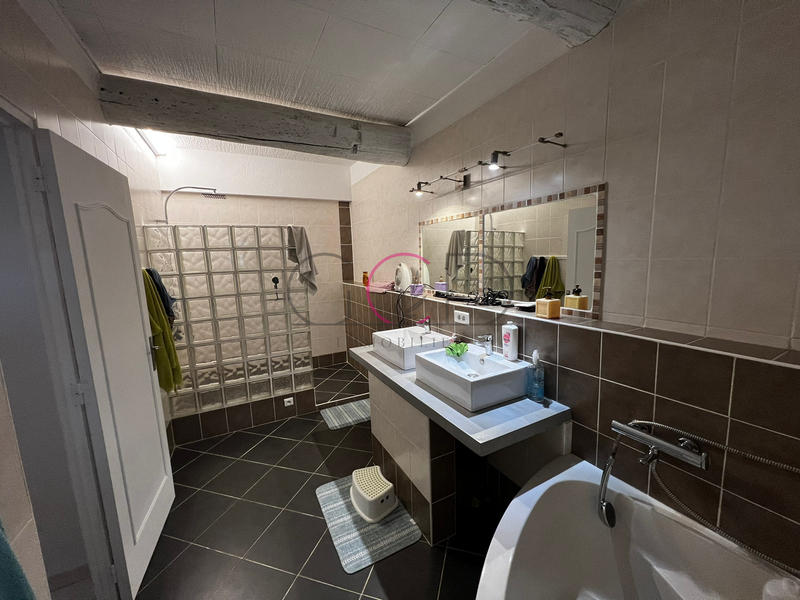 Propriété - 400 m² - 10 pièces