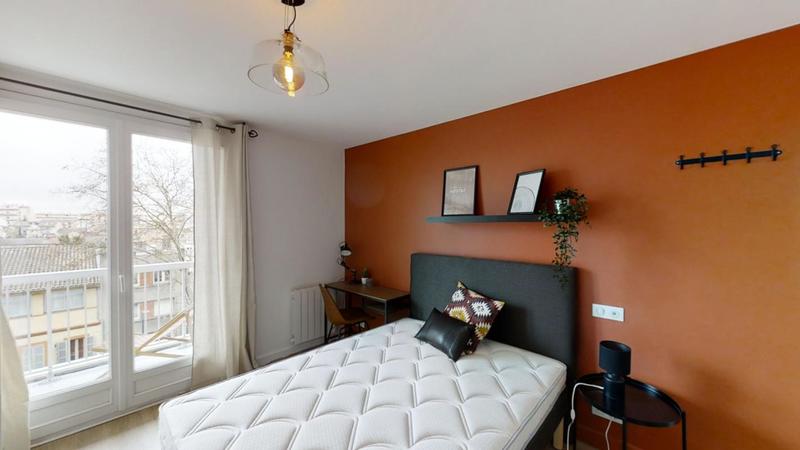 Appartement - 80 m² - 5 pièces