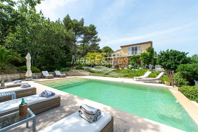 Villa - 250 m² - 5 pièces