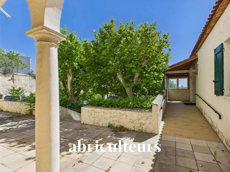 Local commercial - 268 m²