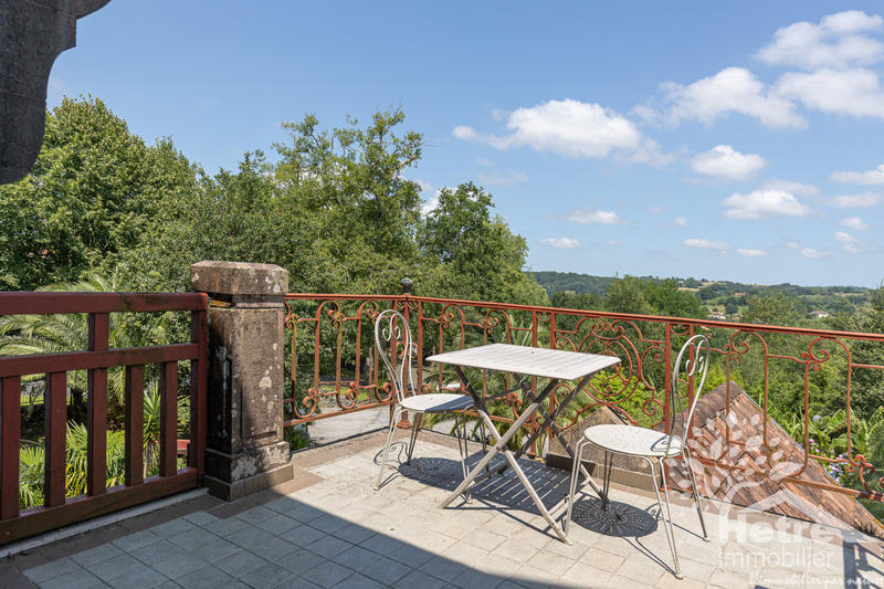 Propriété - 641 m² - 12 pièces