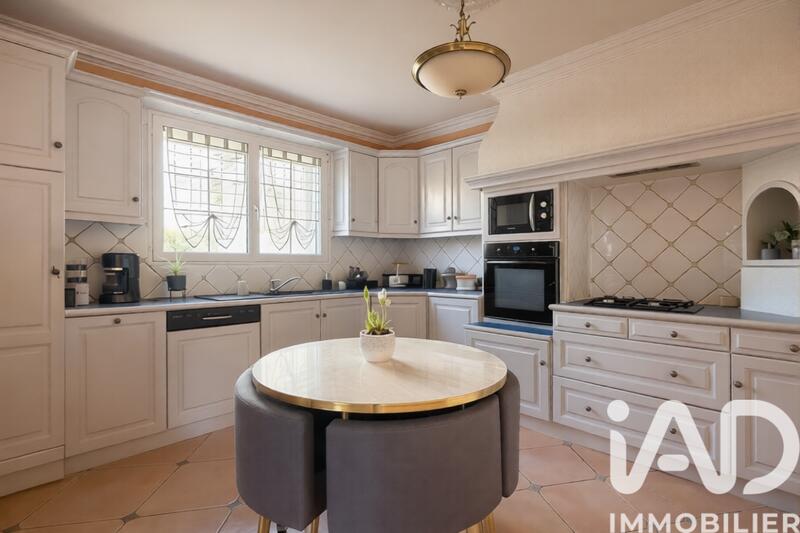 Maison - 179 m² - 7 pièces