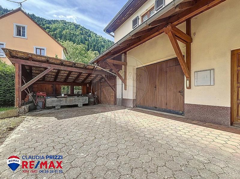 Maison - 255 m² - 9 pièces