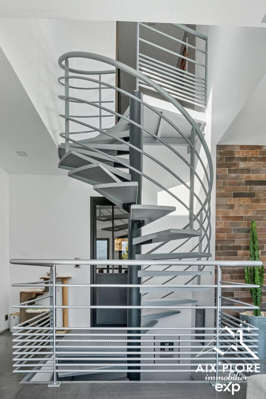 Maison - 230 m² - 6 pièces