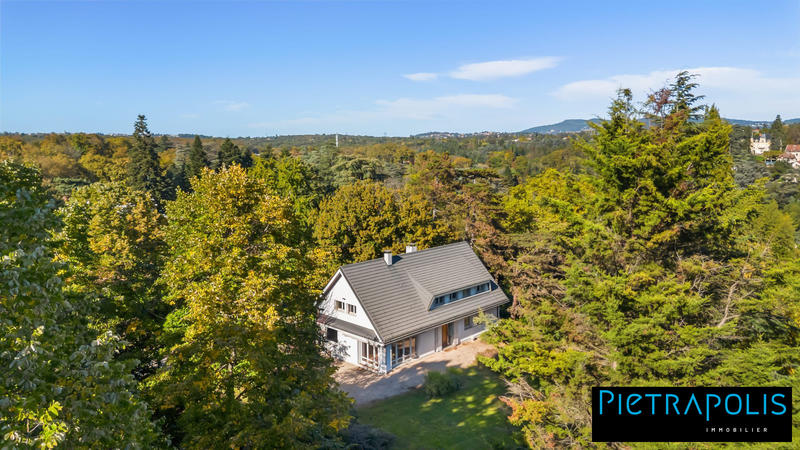 Maison - 250 m² - 8 pièces