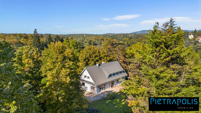 Maison - 250 m² - 8 pièces