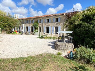 Maison - 230 m² - 9 pièces