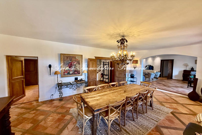 Villa - 300 m² - 8 pièces