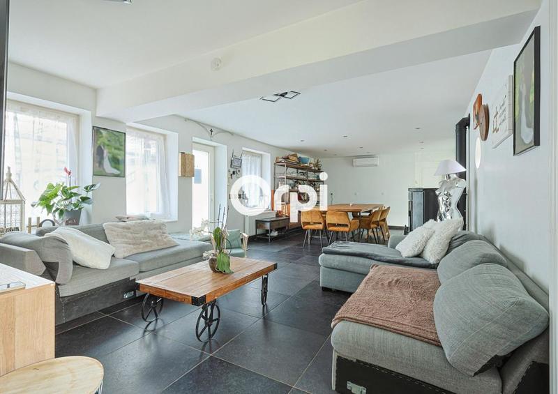 Maison - 406 m² - 5 pièces