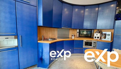 Maison - 230 m² - 7 pièces