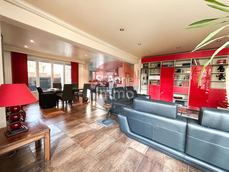 Maison - 280 m² - 9 pièces