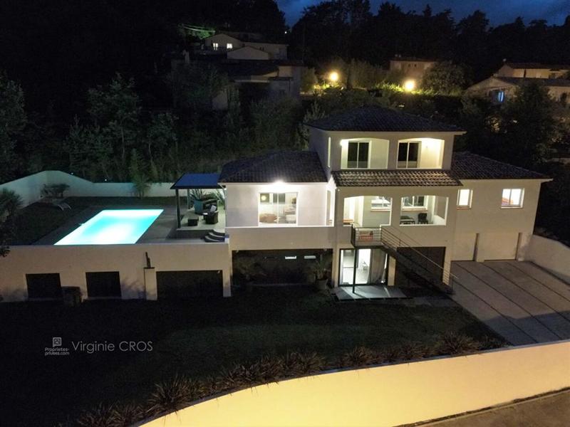 Maison - 188 m² - 7 pièces