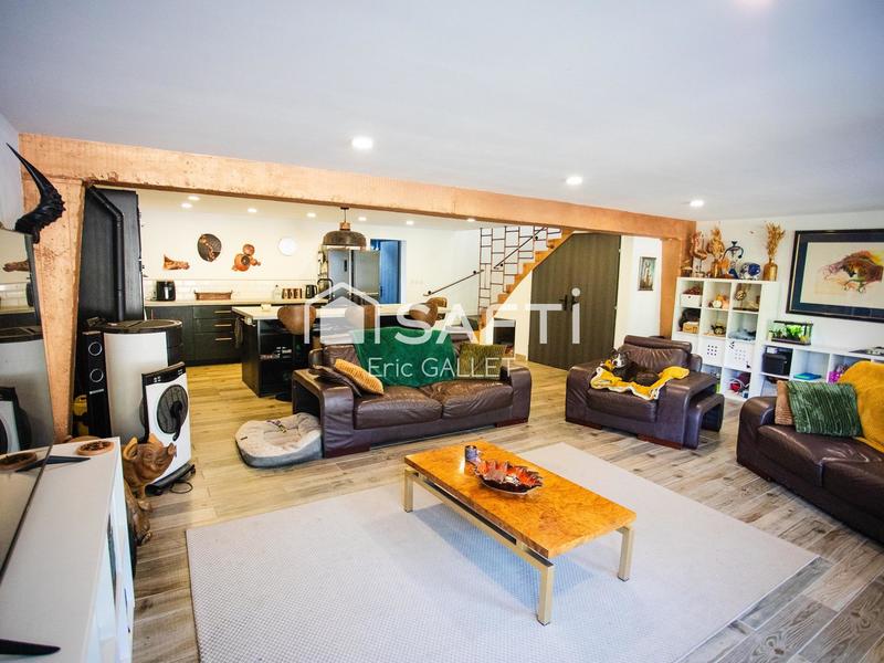 Maison - 241 m² - 9 pièces