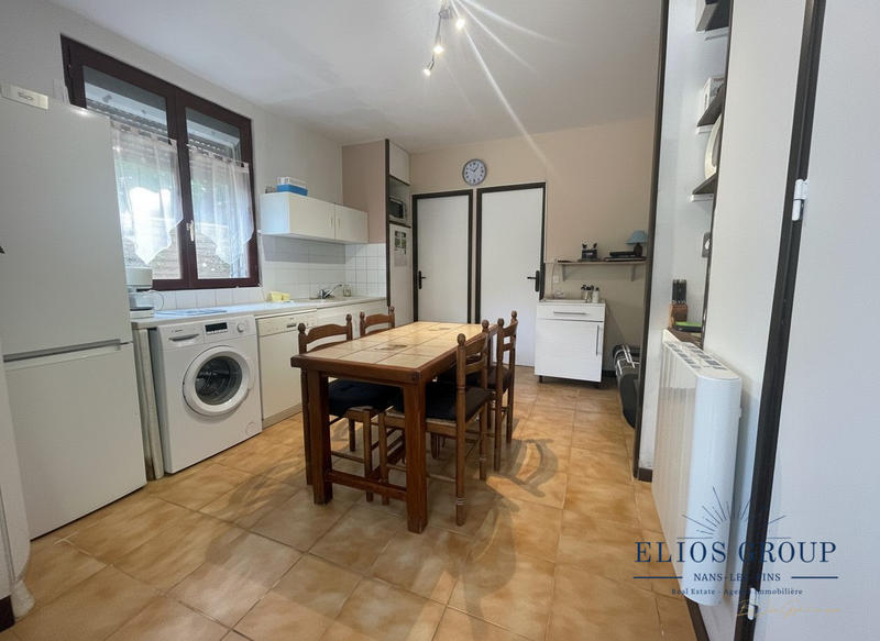 Maison - 204 m² - 9 pièces