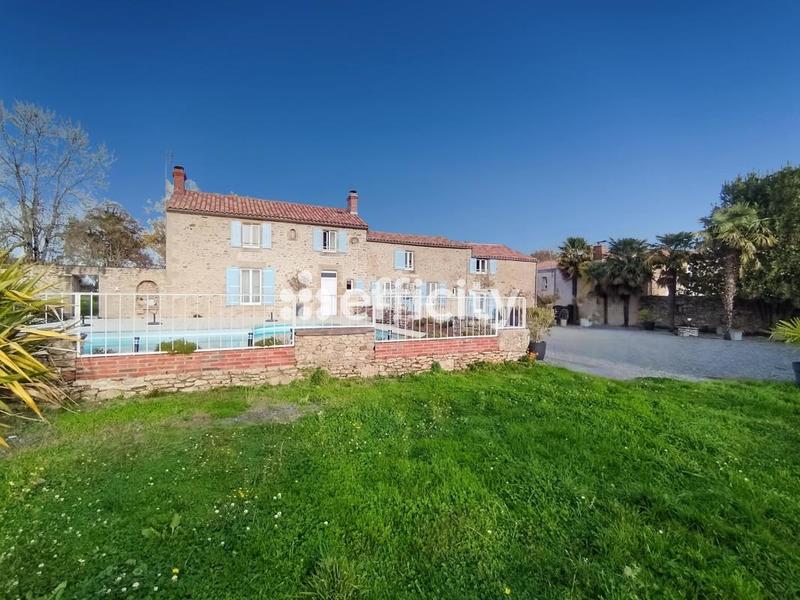 Demeure - 415 m² - 16 pièces