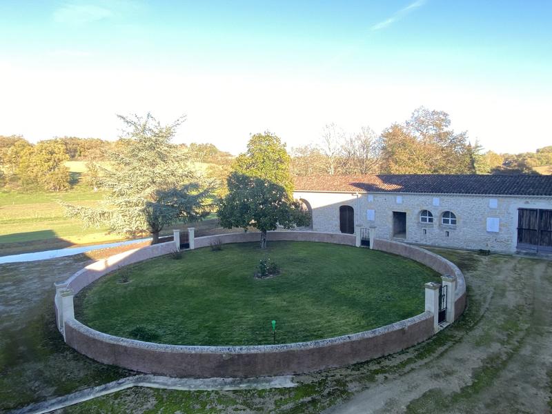 Maison - 400 m² - 12 pièces